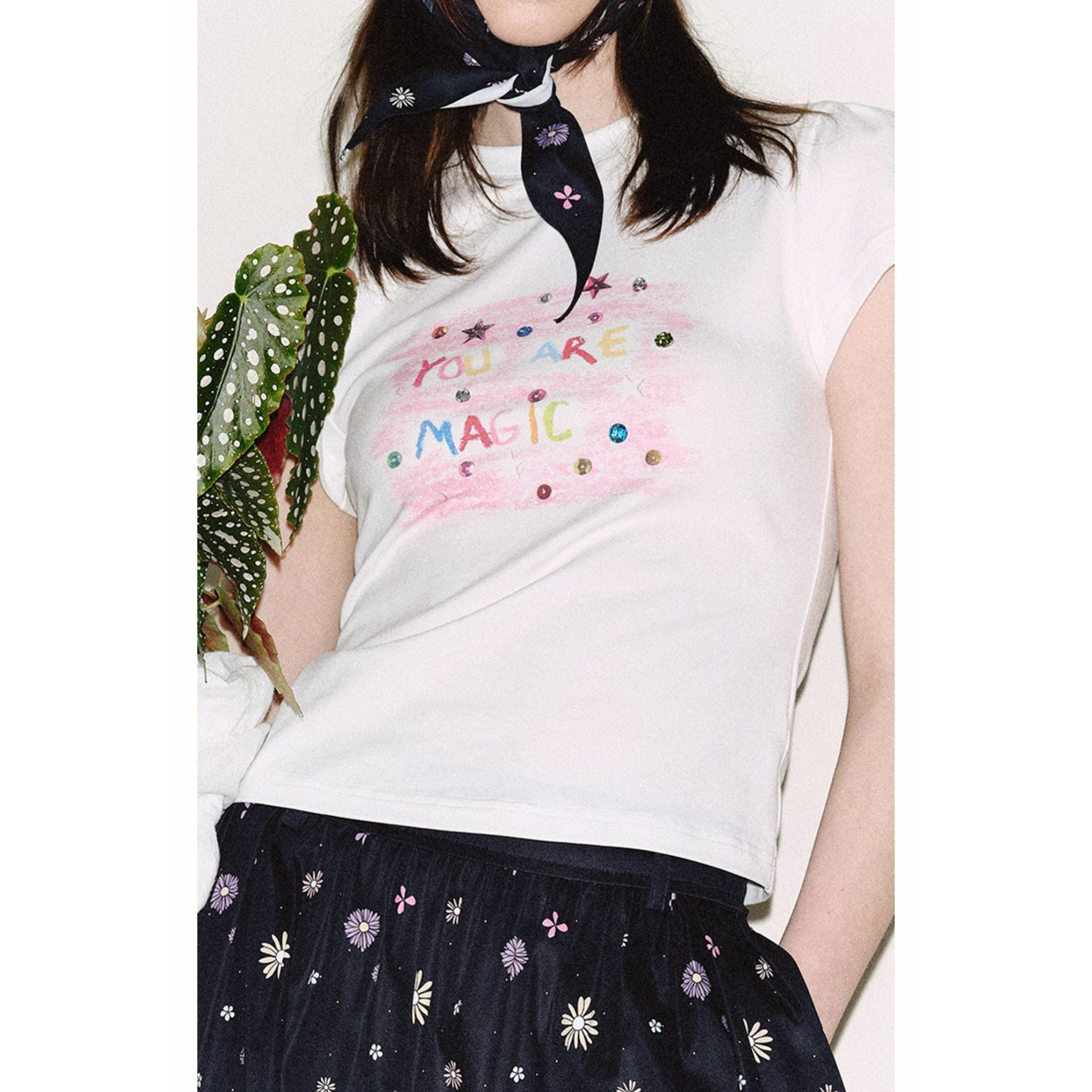 Women’s Puff Sleeve Crew Neck T-Shirt – Graffiti Crayon Print, Hand-Studded Rhinestone Design, Trendy Niche Top