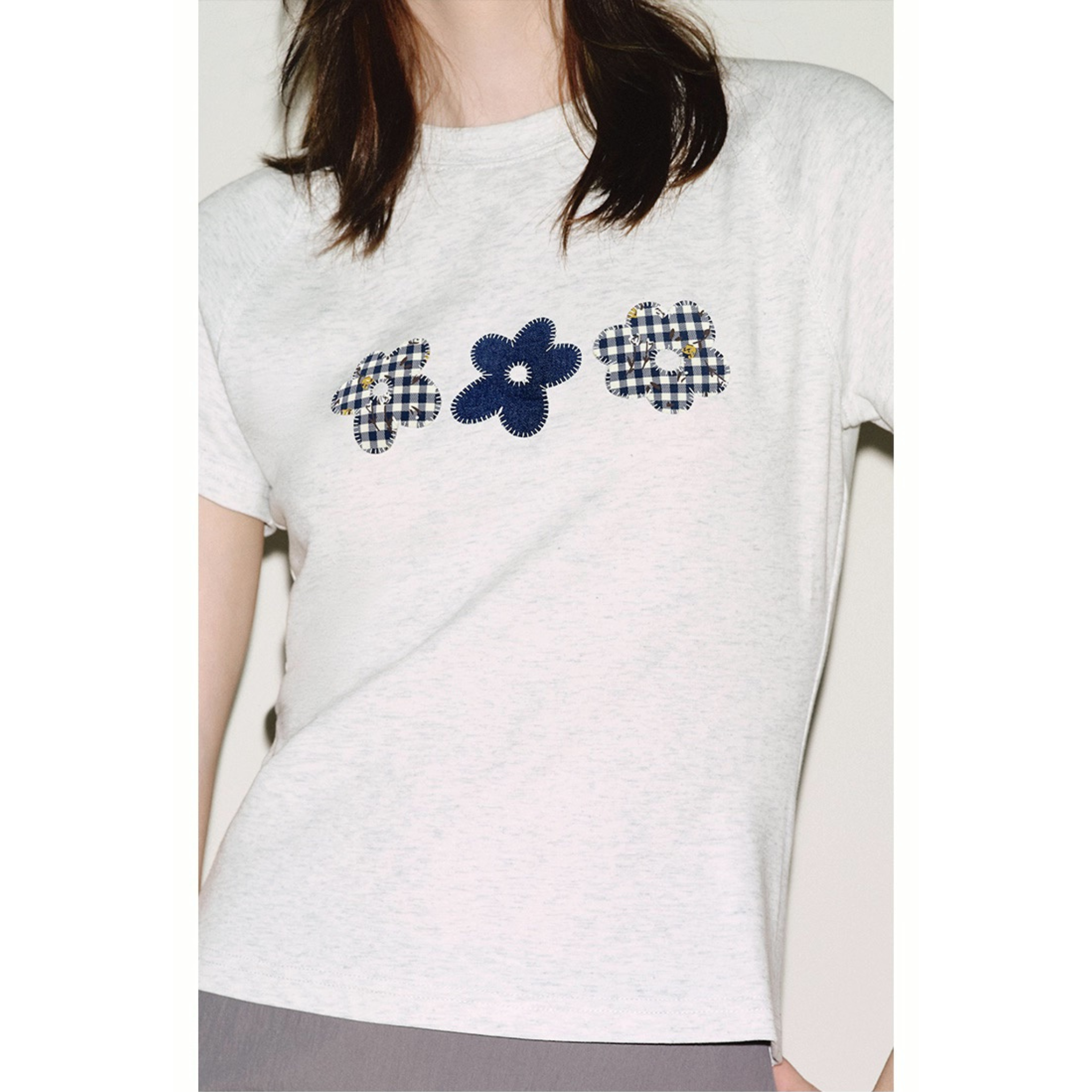 Van Lowe Blume Embroidered Flower Patch T-Shirt – Niche Design Contrast Raglan Sleeve Top for Women Summer 2025